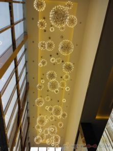 點亮空間的藝術(shù) Moooi 創(chuàng)意煙火系列 LED 火花球吊燈